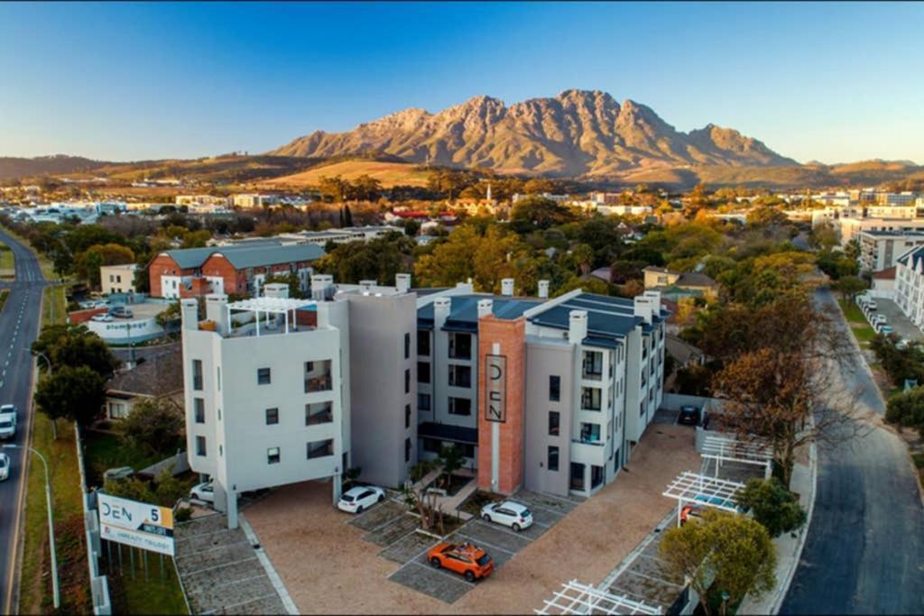 Unique Stay, The Den Apartments Stellenbosch Bagian luar foto