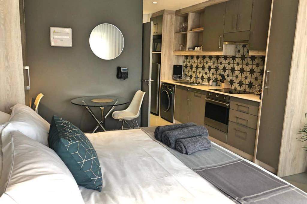 Unique Stay, The Den Apartments Stellenbosch Bagian luar foto
